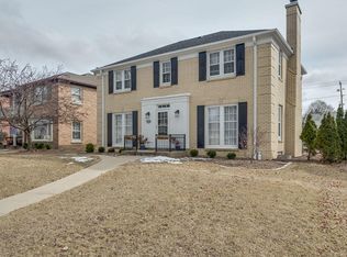 7331 Wellauer Dr, Wauwatosa, WI 53213