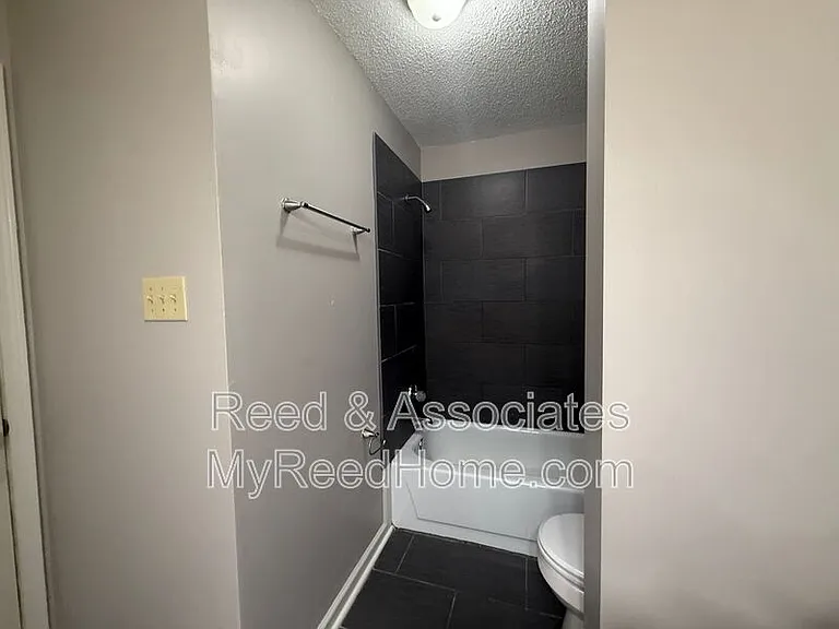 6935 Hillindale Dr — Photo 10
