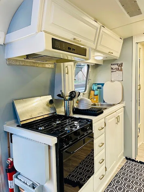 1 bed, 500 sqft, $1,600 — Photo 4