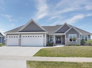 1534 Fay Ln, Oconomowoc, WI 53066