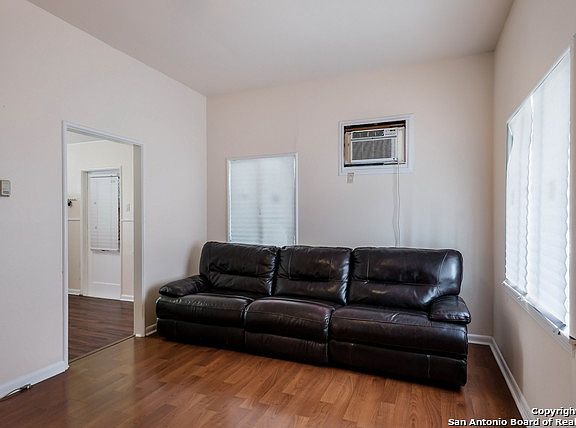 5th image of 3931 S Pine St