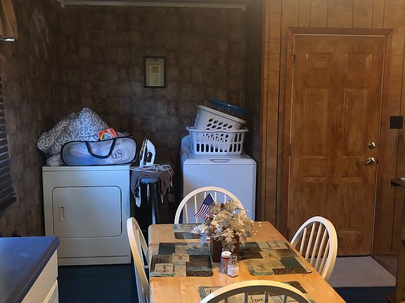 3rd image of 1081 Holly Dr