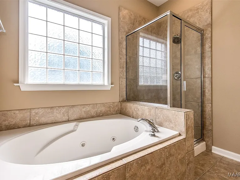 9625 Helmsley Cir — Photo 26