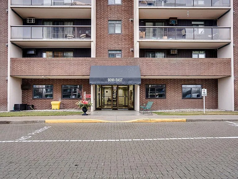 9099 Riverside Dr E #221 — Photo 2