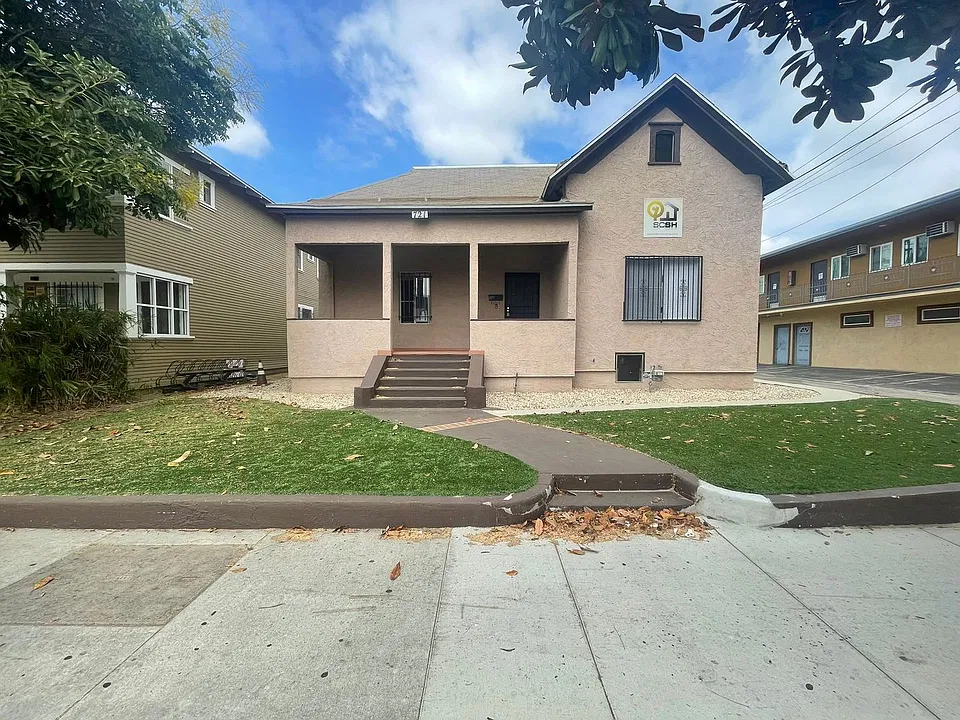 721 W 32nd St