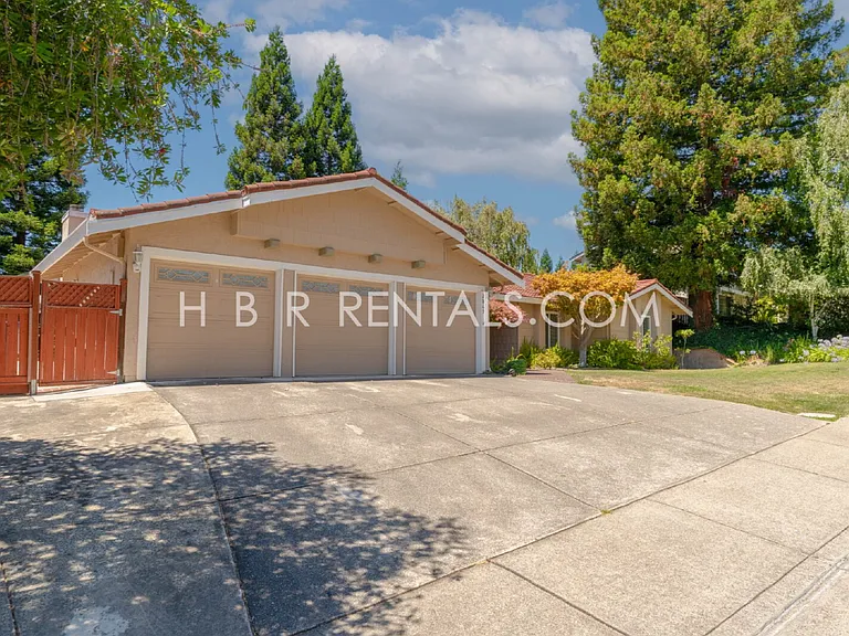 2865 Morgan Dr — Photo 2
