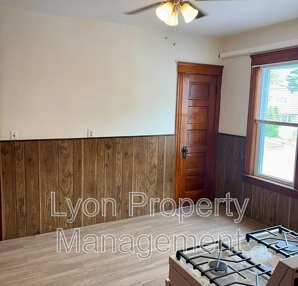 676 Grove St #2F — Photo 7