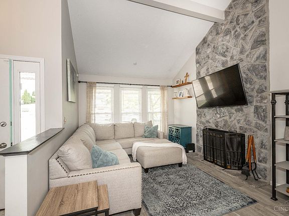 3rd image of 50 Orchard Knoll Dr
