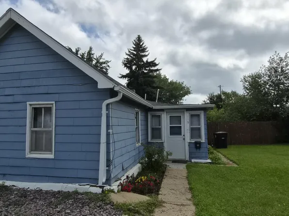 119 3rd Ave SW, Dickinson, ND 58601
