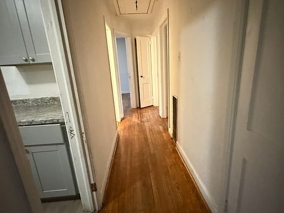 3rd image of 3908 Clifford St