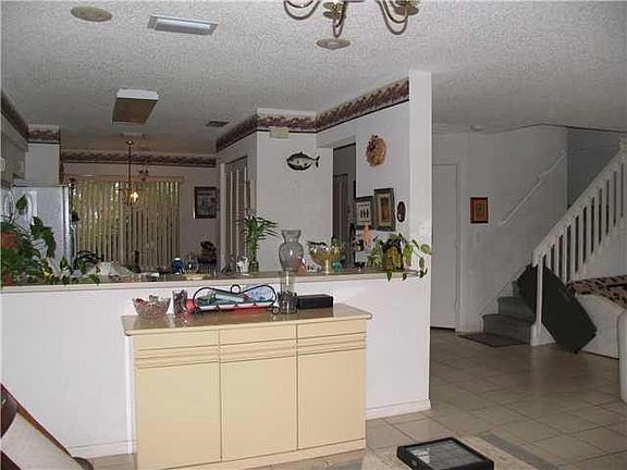 4th image of 11043 SW 16th Mnr