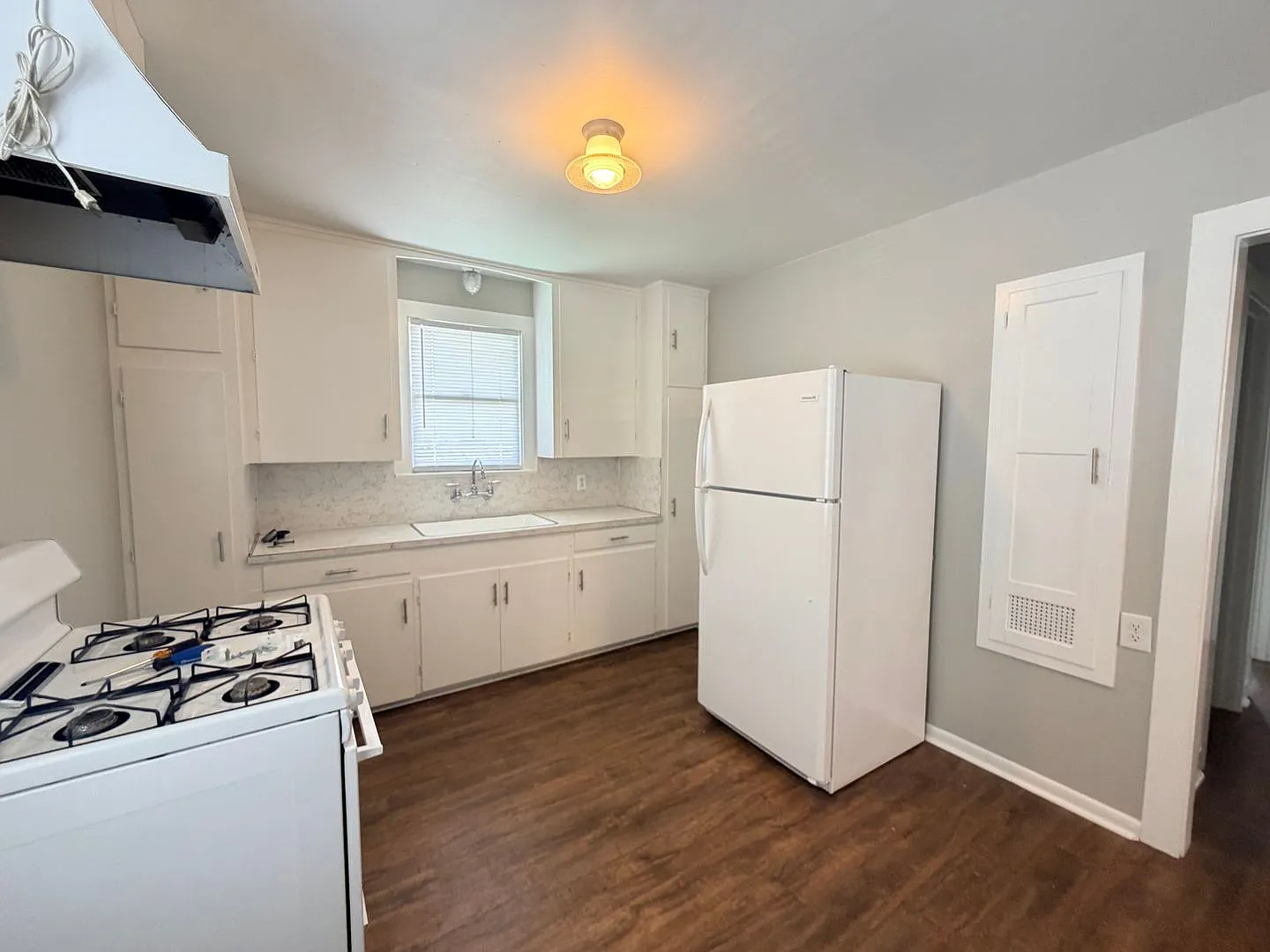 Quiet 2/1 garage apartment. — Photo 2