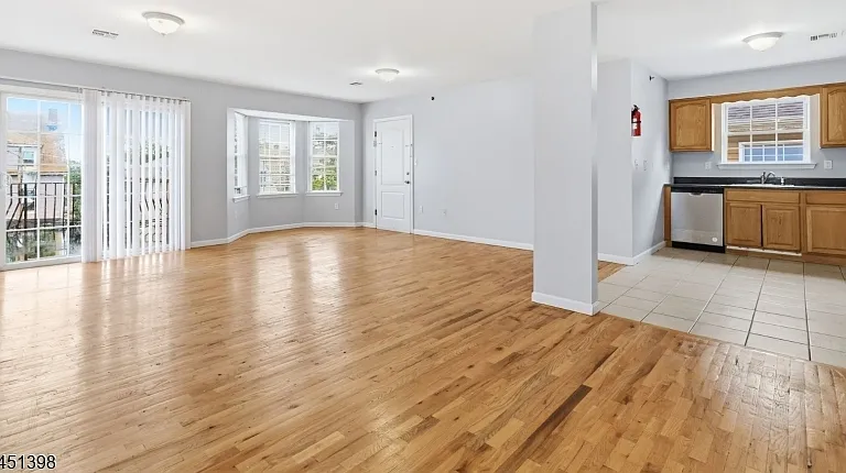 83 Farley Ave — Photo 5