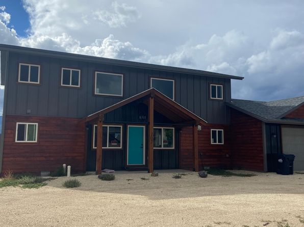102 Yucca Ln
