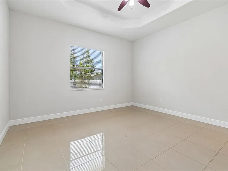 2311 W Aileen St — Photo 22
