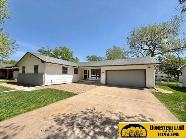 1122 Hubble St, Fairbury, NE 68352