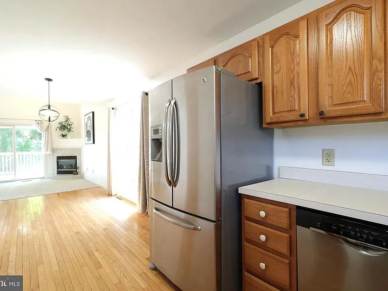 122 Washington Pl — Photo 4
