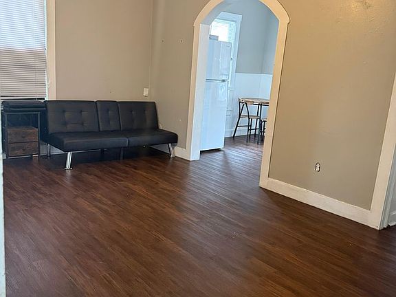 5th image of 1108 Dallas St