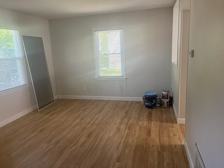 4918 N Ogden Ave — Photo 7