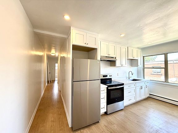 5th image of 169 Park Row S #8
