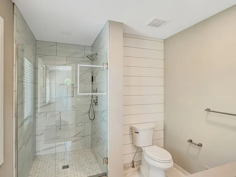 709 E Eleven Mile Rd — Photo 32