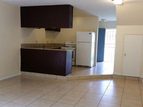 5th image of 221 Vista Glen Ln APT F