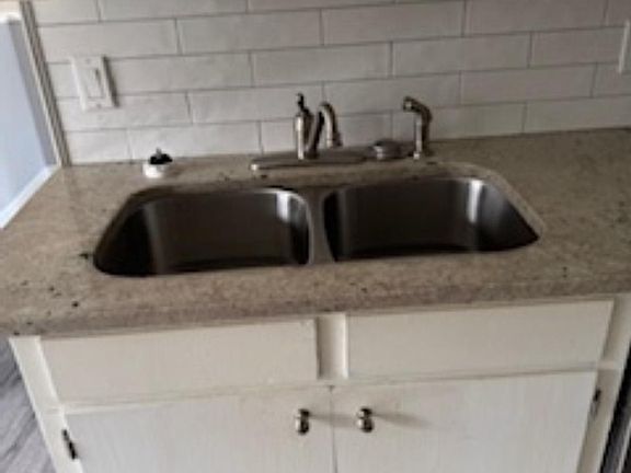 5th image of 980 Woodcrest Rd