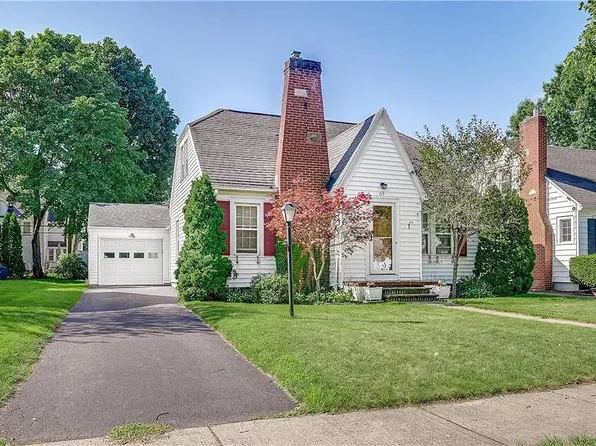 69 Winstead Rd, Rochester, NY 14609
