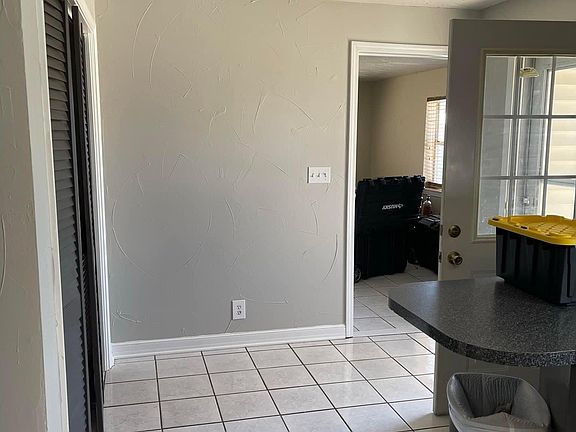 4th image of 1663 Hillcrest Dr