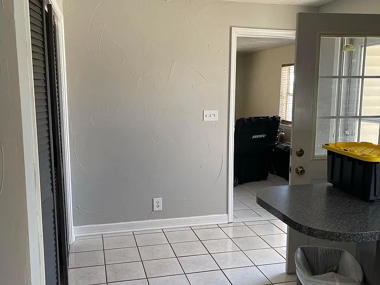 1663 Hillcrest Dr — Photo 4