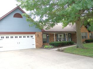 160 Pineywoods Dr, Swansea, IL