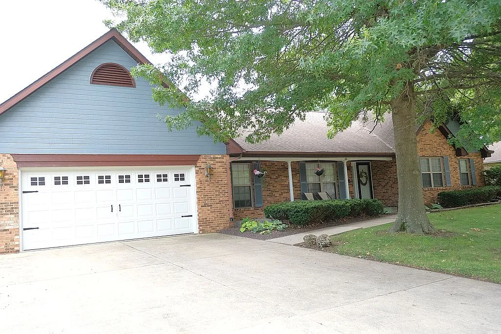 160 Pineywoods Dr photo 1