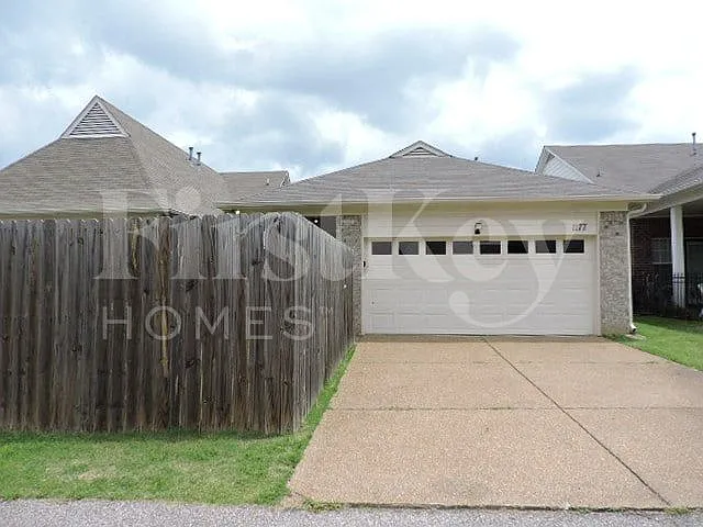 3 bed, 2.0 bath, 1270 sqft, $1,760 — Photo 4