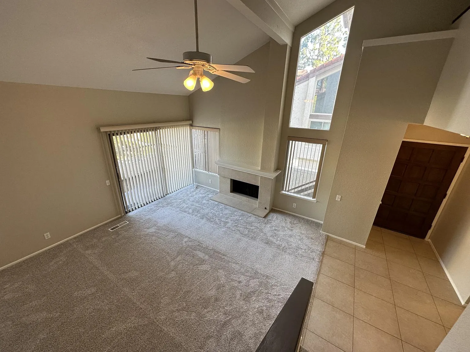 3 bed, 2.5 bath, 1864 sqft, $3,950 — Photo 4