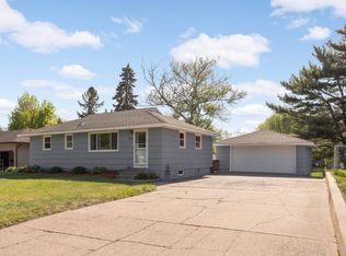 152 Greystone Ave N, Oakdale, MN 55128