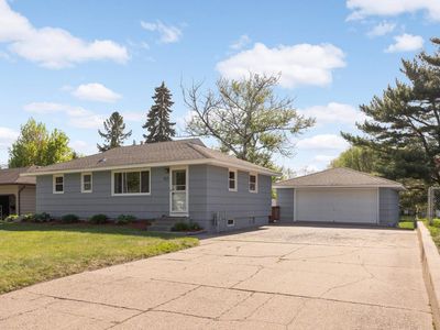 152 Greystone Ave N, Oakdale, MN, 55128