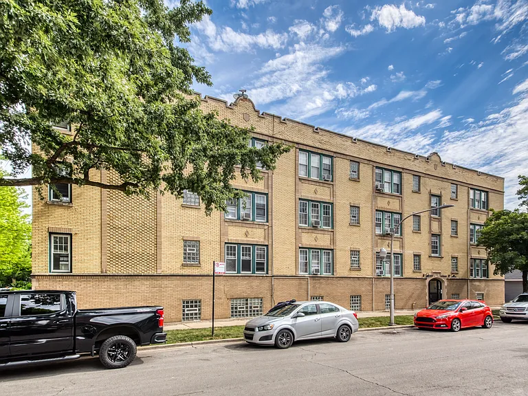 3050 W Cornelia Ave #3 — Photo 1