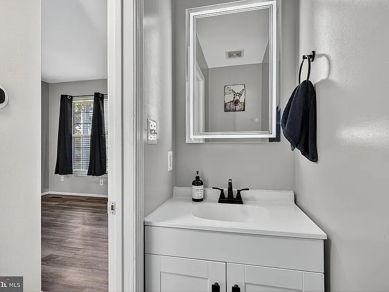 27 Planetree Dr #1 — Photo 11