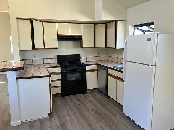 2nd image of 221 Corona Ave APT B