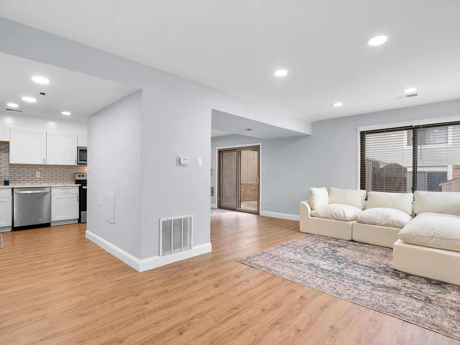 3 bed, 2.5 bath, 1248 sqft, $2,700 — Photo 3