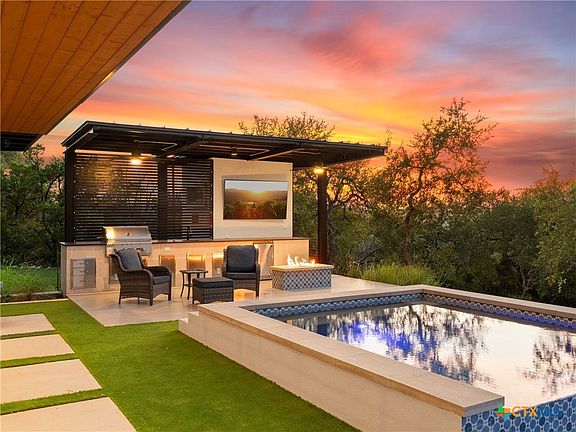 3rd image of 1104 Summit Ridge Dr