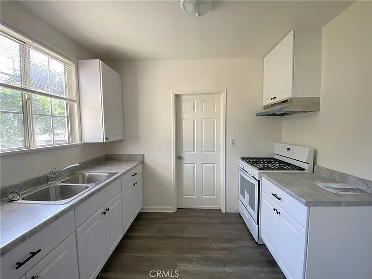 2717 Crescent Ave — Photo 6