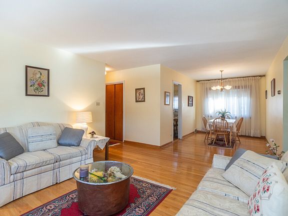 3rd image of 5419 N Washtenaw Ave #2S