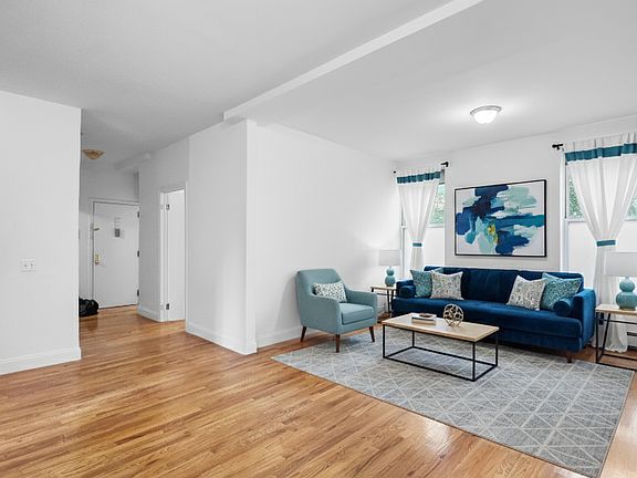 2nd image of 372 W 127th St #2S