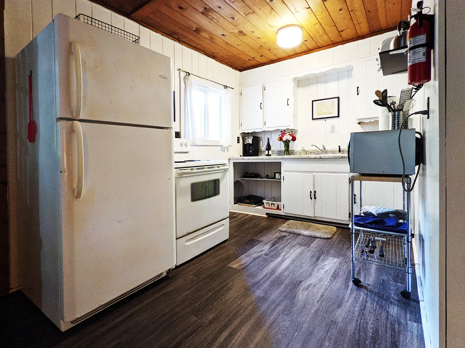 All-Inclusive Furnished Lakefront 2BR Cabin Utilities, WiFi & Plowing Included | Eagle River Area — Photo 3