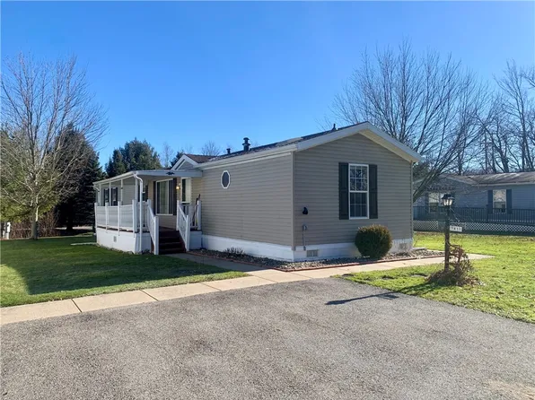 7411 Hollydale Dr, Erie, PA 16509