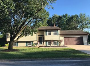 1618 Heathwood Dr, Nashville, IL 62263