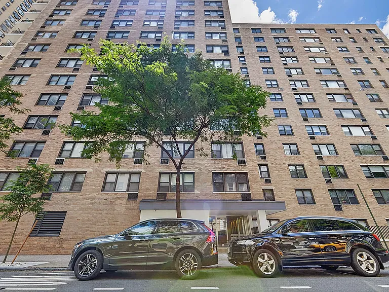 150 E 18th St #4L — Photo 4