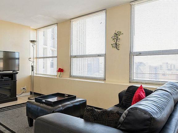 4th image of 2626 N Lakeview Ave APT 1510