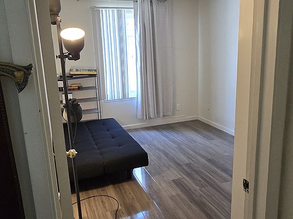 5th image of 994 Mangrove Ave #B